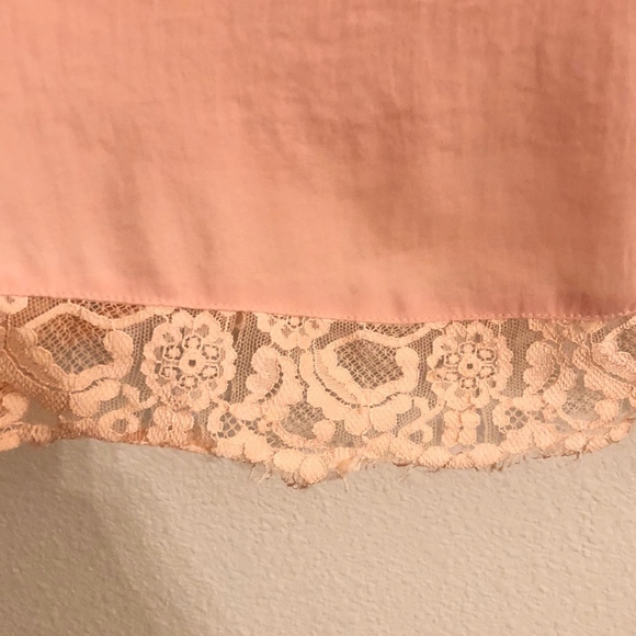 Blush Lace trimmed top - Picture 3 of 4